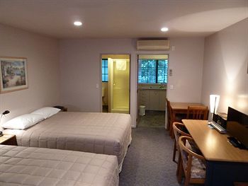 Tudor Lodge Motel