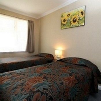 Aztec Motel