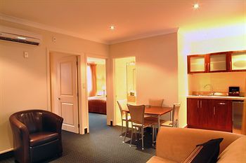 Emerald Spa Motor Inn