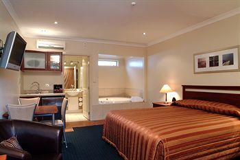 Emerald Spa Motor Inn