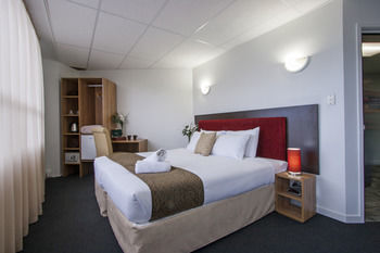 Hotel Ascotia Off Queen