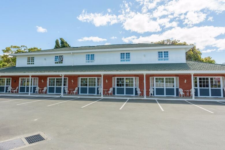 Hotel Admirals Motor Lodge