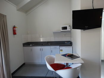 Southpacific Motel And Conferance Centre