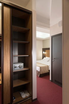 Hotel N