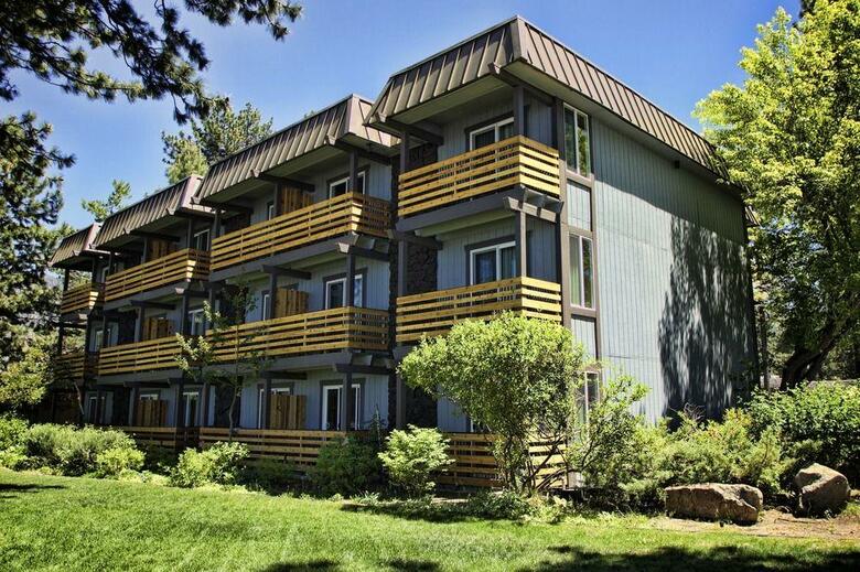 Hotel Inn By The Lake