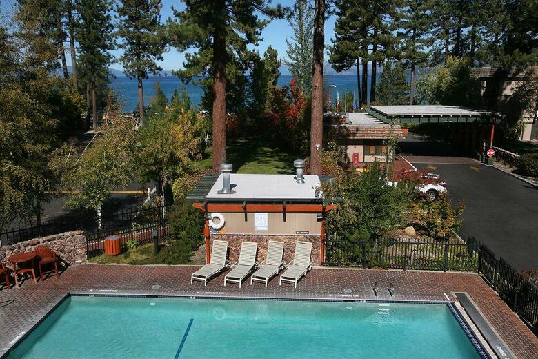 Hotel Inn By The Lake