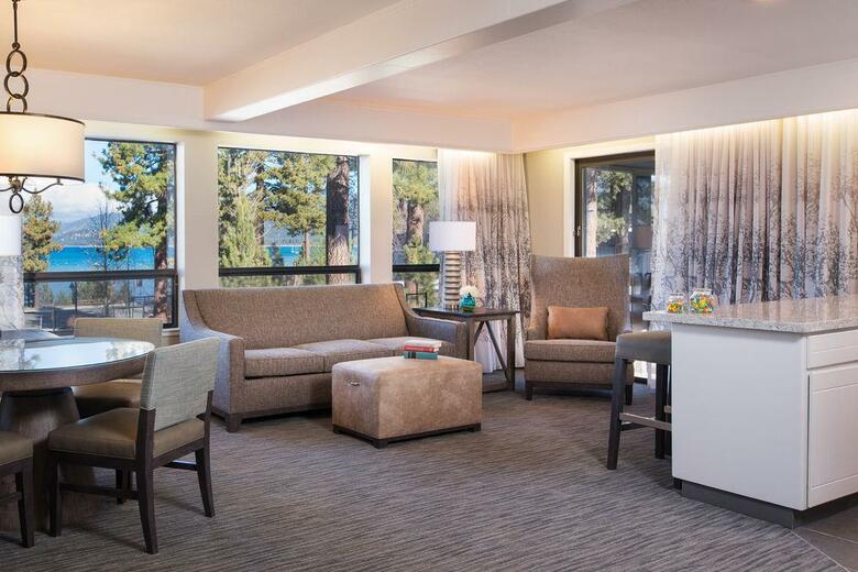 Hotel Inn By The Lake