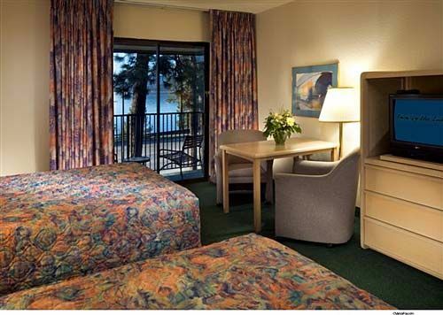 Hotel Inn By The Lake