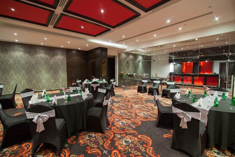 Atiram Premier Hotel