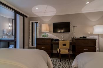 Hotel Almond Tree Inn