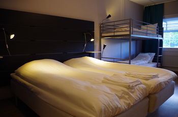 Spoton Hostel & Sportsbar