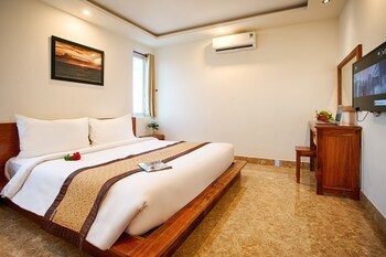 Titan Hotel