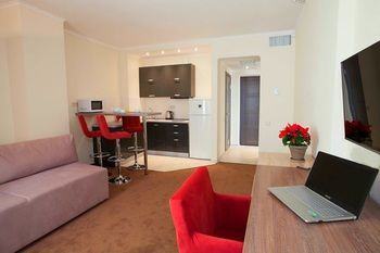 Twin Apart Hotel