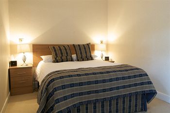 Aparthotel Bartle Hall Country Hotel