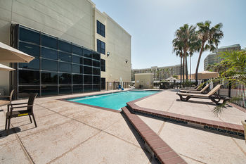 Hotel Comfort Suites Beachside