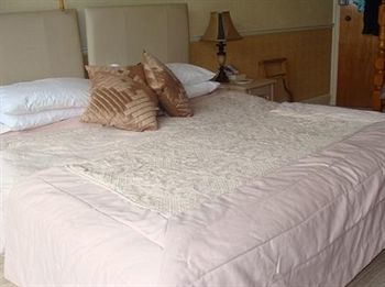 Tudor Court Hotel