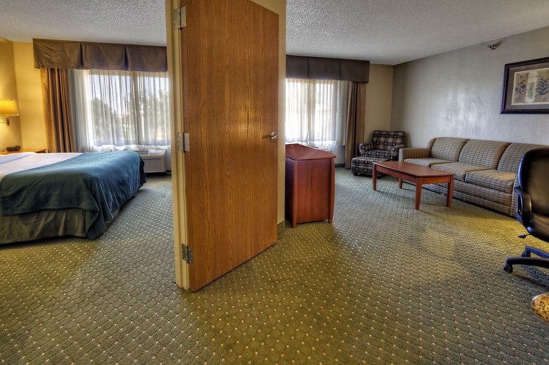 Hotel Quality Inn & Suites