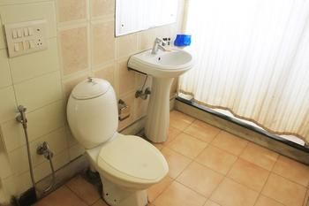 Hotel Oyo Rooms Near Akashneem Marg