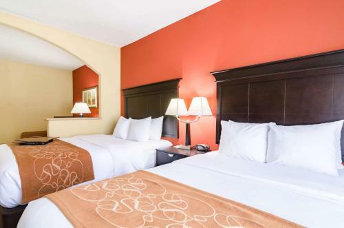 Hotel Comfort Suites Salina