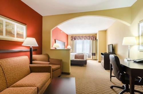 Hotel Comfort Suites Salina