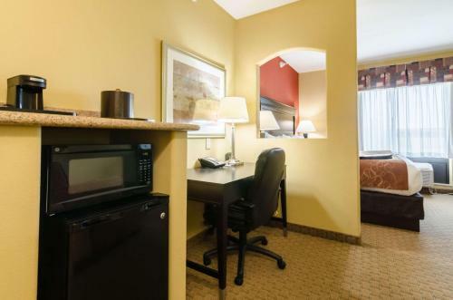Hotel Comfort Suites Salina
