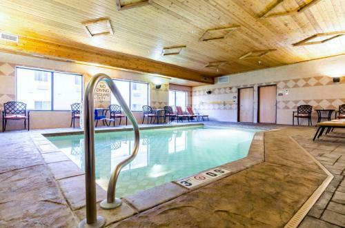 Hotel Comfort Suites Salina