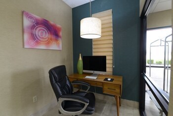 Hotel Comfort Inn And Suites