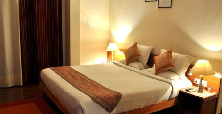 Hotel Sterling Suites Langford Town