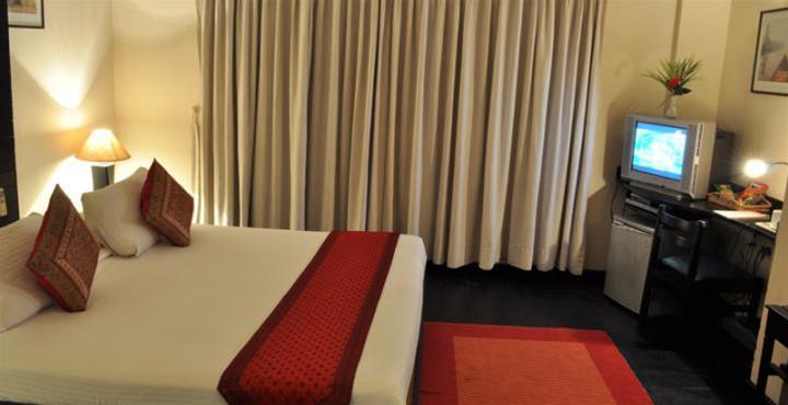 Hotel Sterling Suites Langford Town