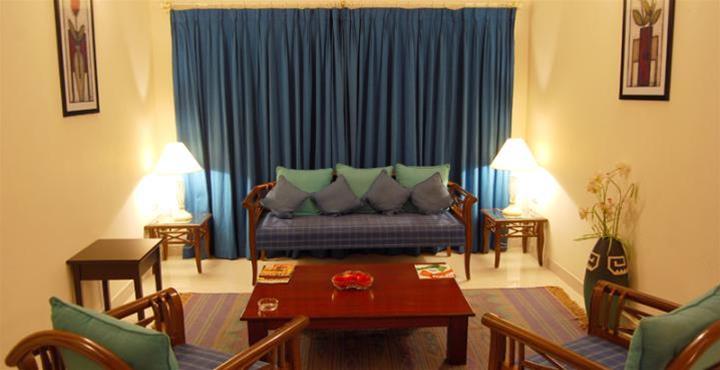 Hotel Sterling Suites Langford Town