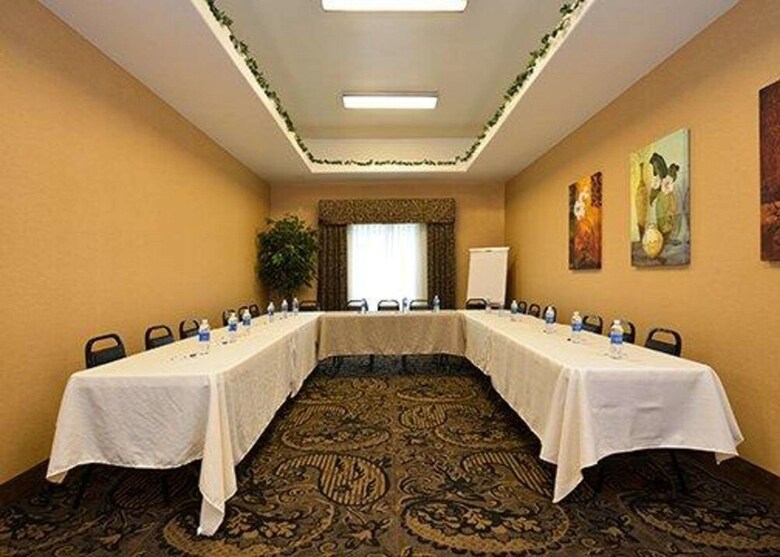 Hotel Comfort Suites Bay City