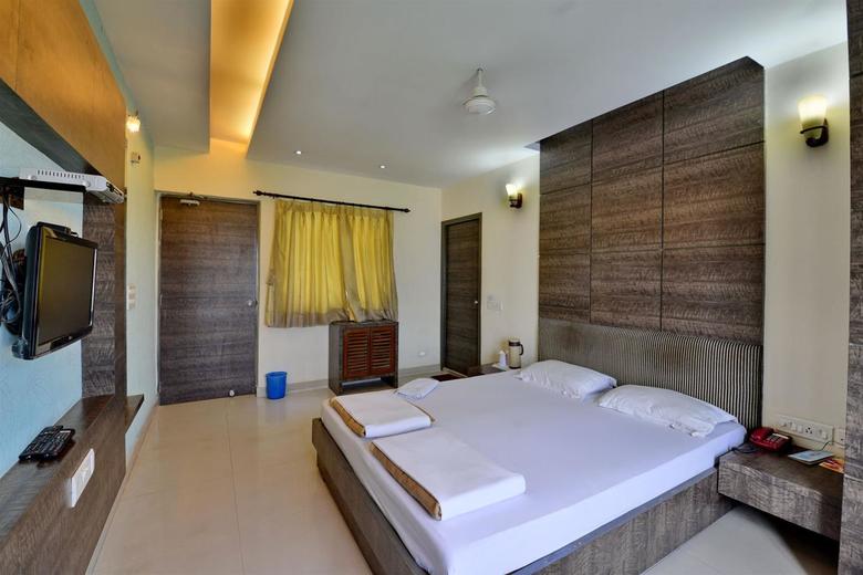 Hotel Rushabh Home