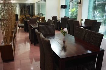 Jusenny Hotel