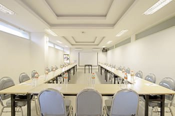 Pop! Hotel Diponegoro Surabaya