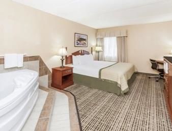Hotel Baymont Inn And Suites Elkhart