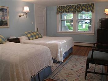 Bed & Breakfast House On Main Street