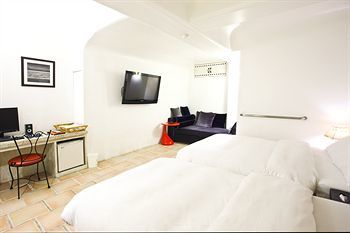 Hotel M