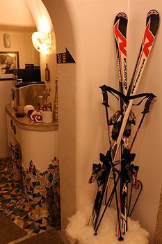 Hotel M