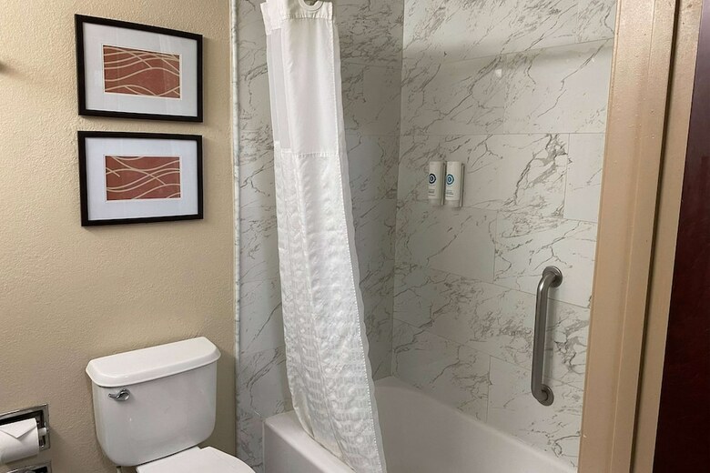 Hotel Comfort Inn And Suites Newark