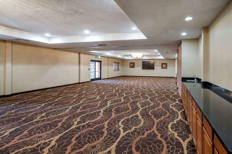 Hotel Comfort Inn And Suites Newark