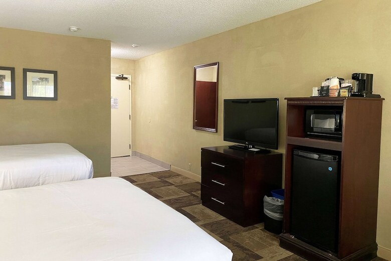 Hotel Comfort Inn And Suites Newark