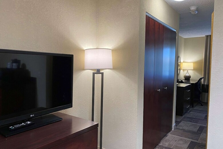 Hotel Comfort Inn And Suites Newark