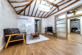 Villa Full House Billewat Jeju