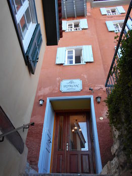 Byron Hotel