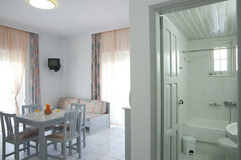 Aparthotel Kristall Suites