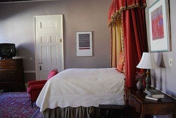 Bed & Breakfast Rothschild-pound House Inn