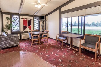 Hotel Racine Knights Inn