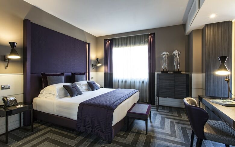 The Tribune Hotel