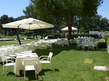 Hostal Oasis Park Hotel