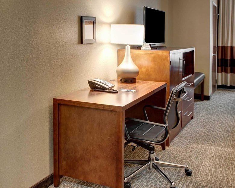 Hotel Comfort Inn & Suites